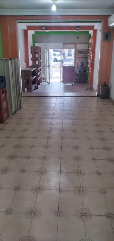 Alquilo local comercial en Avenida principal Urb, La Esmeralda. en Guacara - Imagen 2