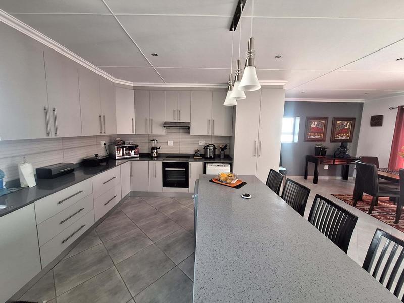 House 755-ref-747 for Sale in Reebok, Reebok in Mossel Bay - Image 1