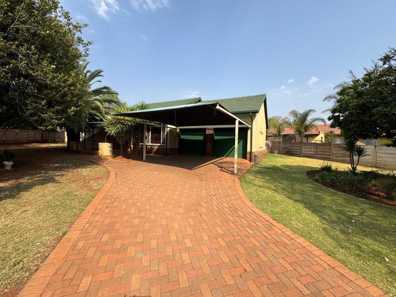 House 2632-ref-471 for Sale in Kanonkop, Middelburg in Middelburg - Image 1