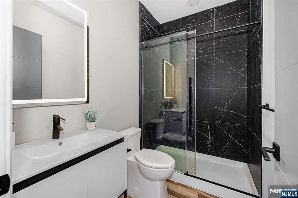 LIVE RENT FREE FOR SEPTEMBER - IMMEDIATE OCCUPANCY SPECIAL in Bronx - Image 8