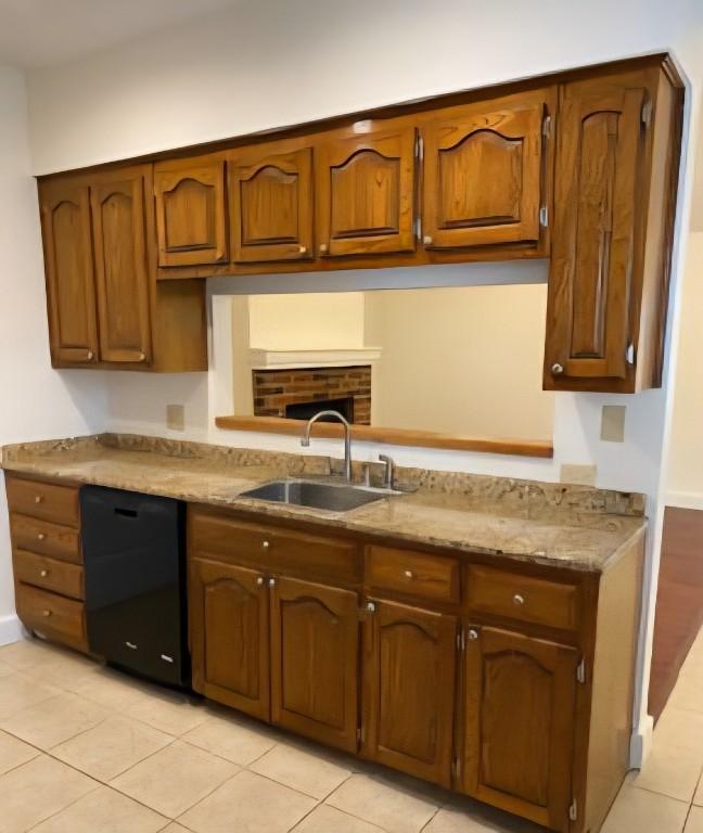 updated spacious 2 bed duplex split with small patio & yard in Frisco - Image 4