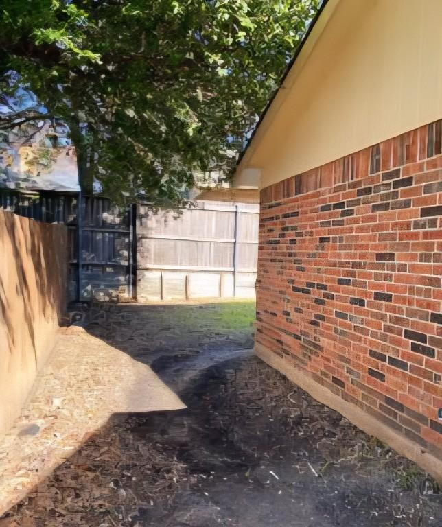 updated spacious 2 bed duplex split with small patio & yard in Frisco - Image 17