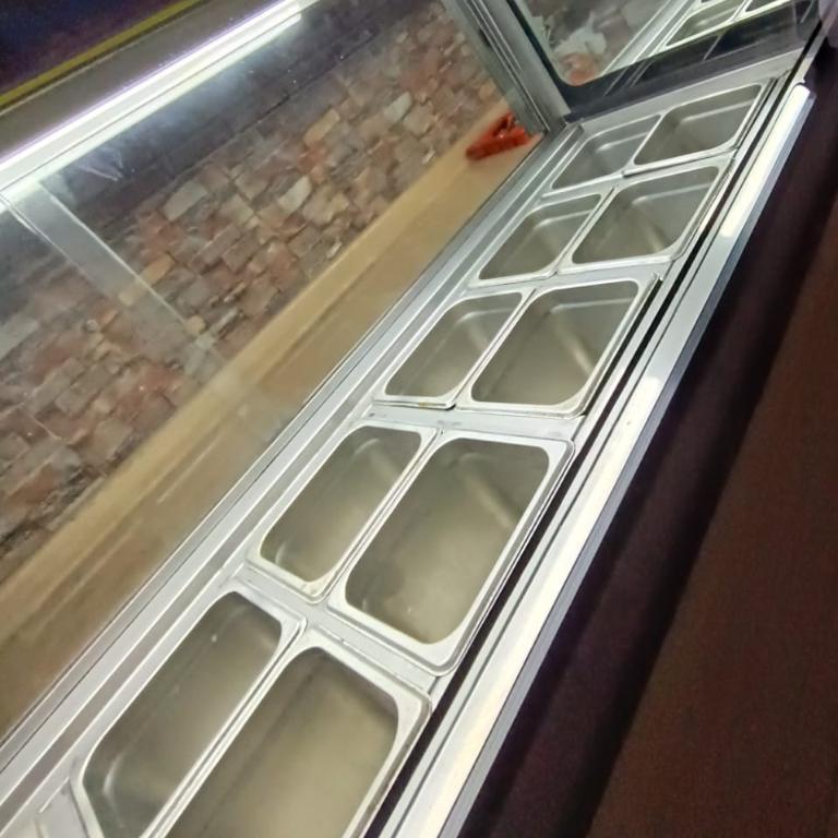 EXHIBIDORA DE COMIDA Y PRODUCTOS FRIOS en Lima - Imagen 2