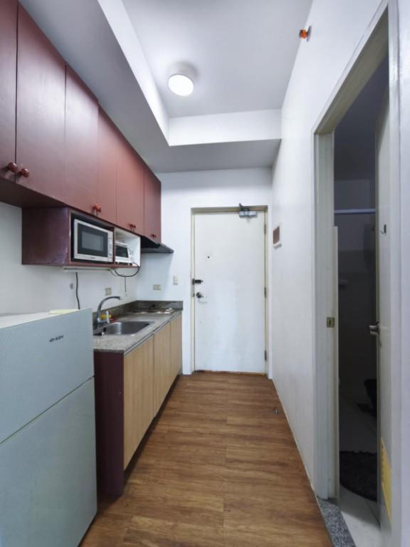 Loft Type Condo Unit with Parking for Rent at Linear Makati in Pansol - Image 2