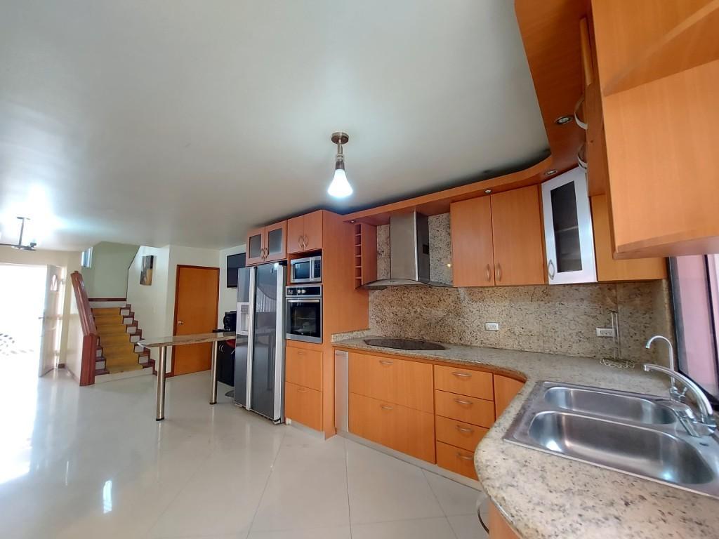 VENTA AMPLIA CASA en Puerto la Cruz - Imagen 1