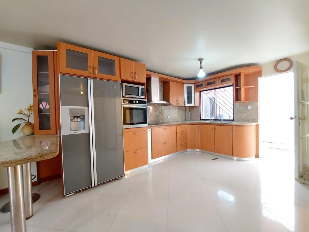 VENTA AMPLIA CASA en Puerto la Cruz - Imagen 2