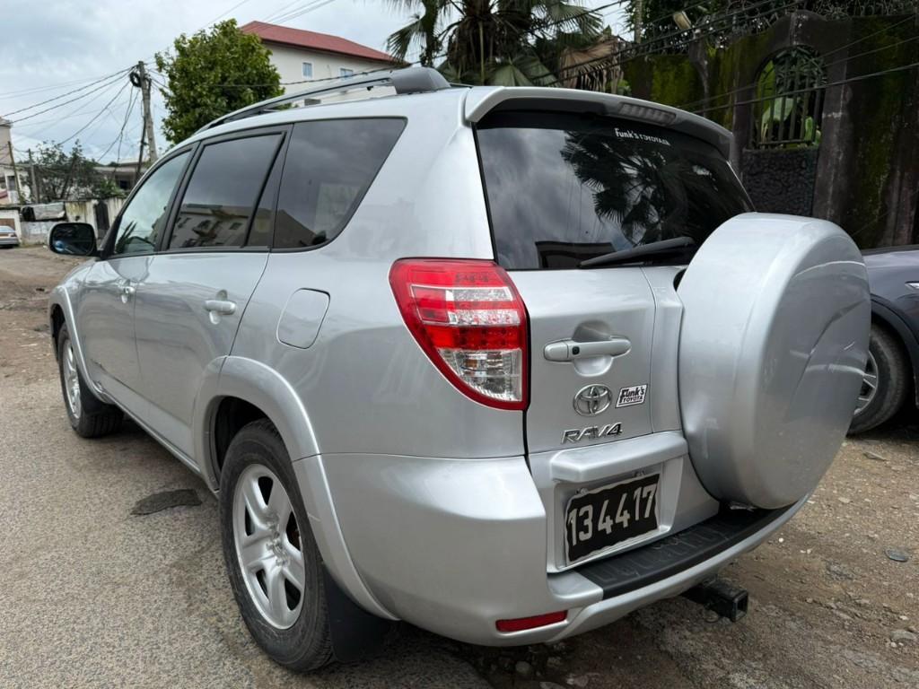 Toyota RAV4 Année 2011 Edition limitée au Cameroun - Photo 4