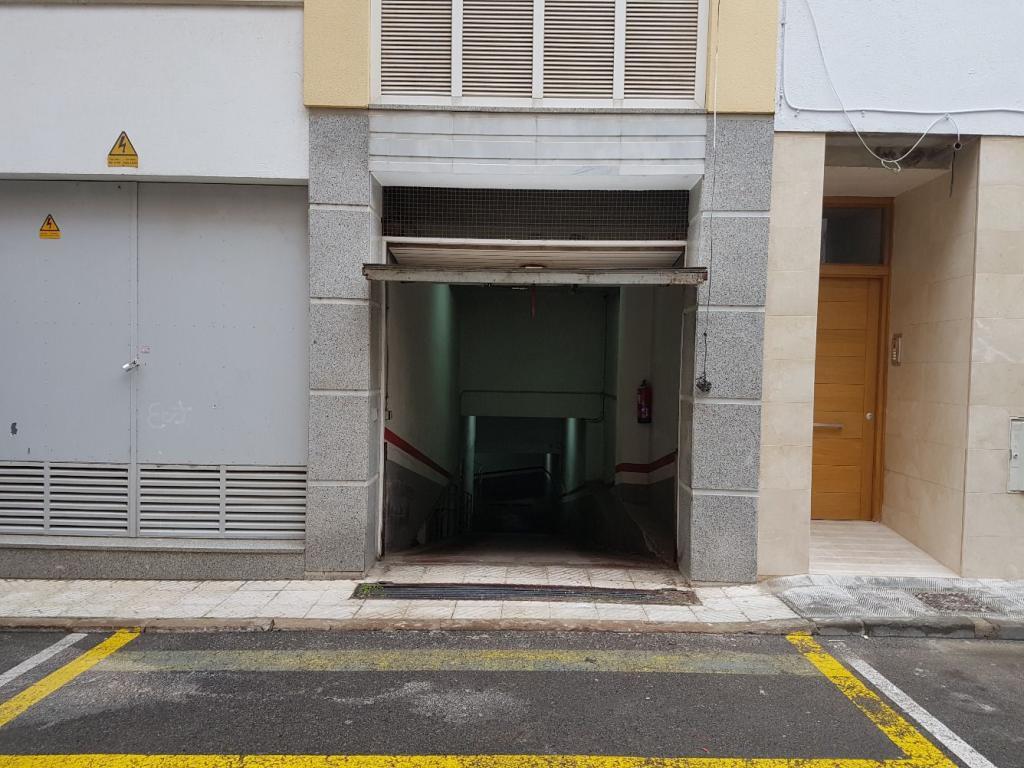 Alquiler plazas de garaje para moto en Roses, en inmejorable … en Figueras - Imagen 1