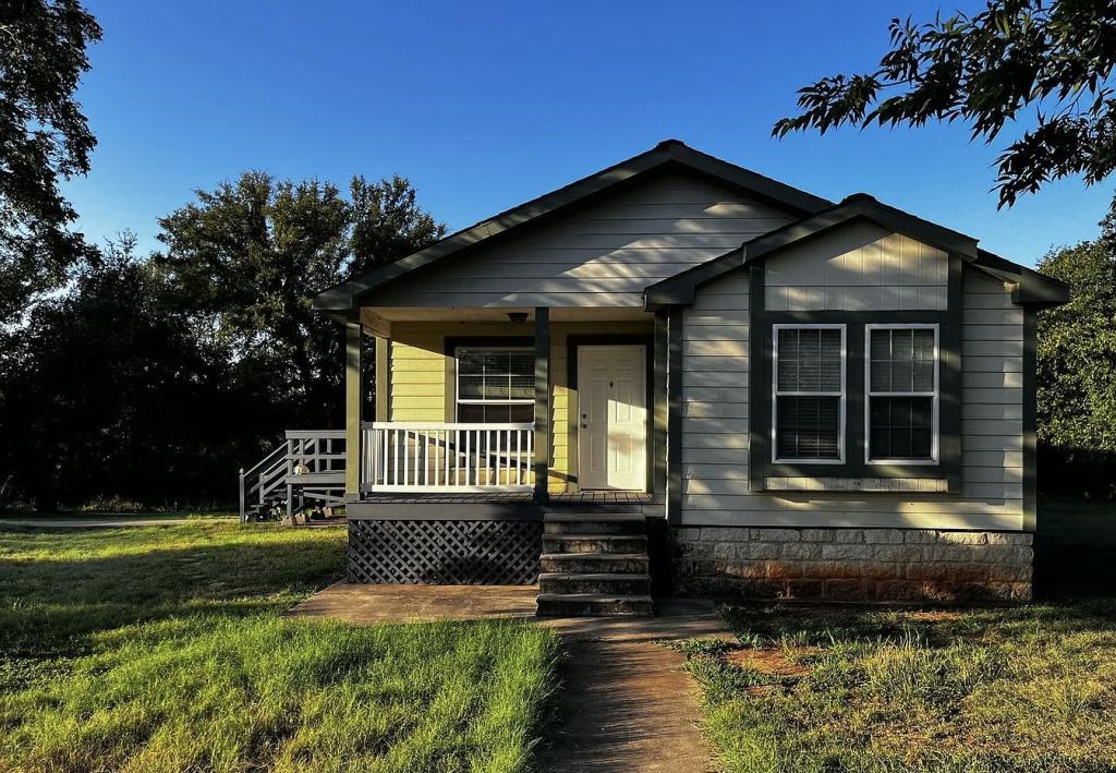House for Rent in China Spring, Texas, Ref# 202099358 in Waco - Image 1