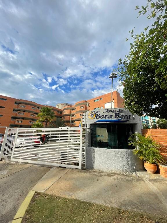 CONJUNTO RESIDENCIAL en Puerto la Cruz - Imagen 1