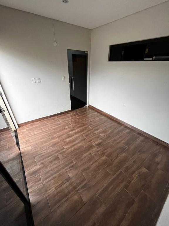 VENDO CASA EN EL BARRIO SAN RAFAEL DE CAMBYRETA en Encarnación - Imagen 4