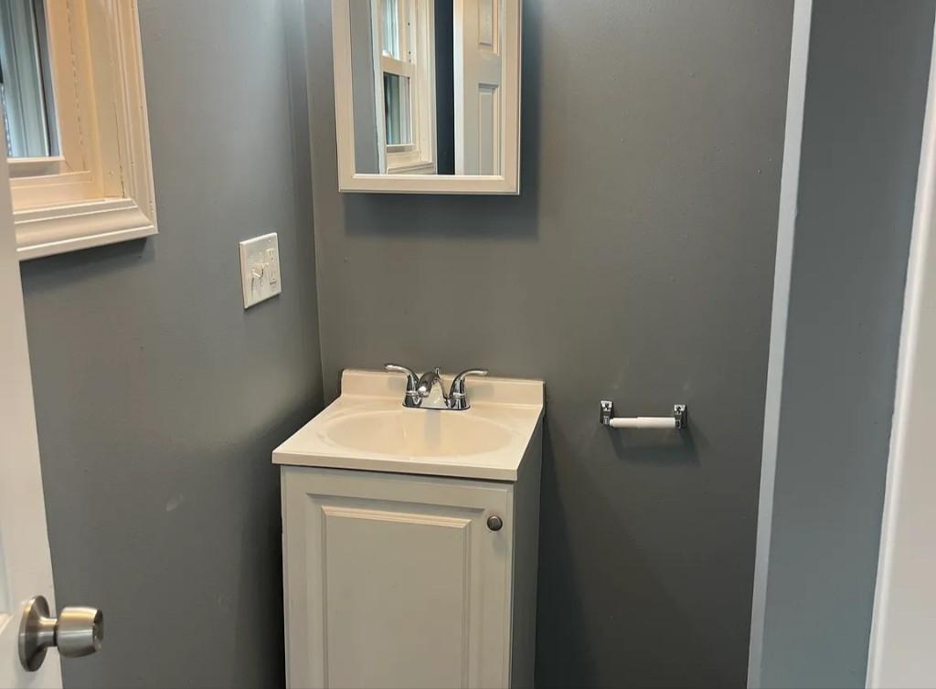 Spacious 4BR/2BA Home for Rent – Yorkville in Manhattan - Image 3