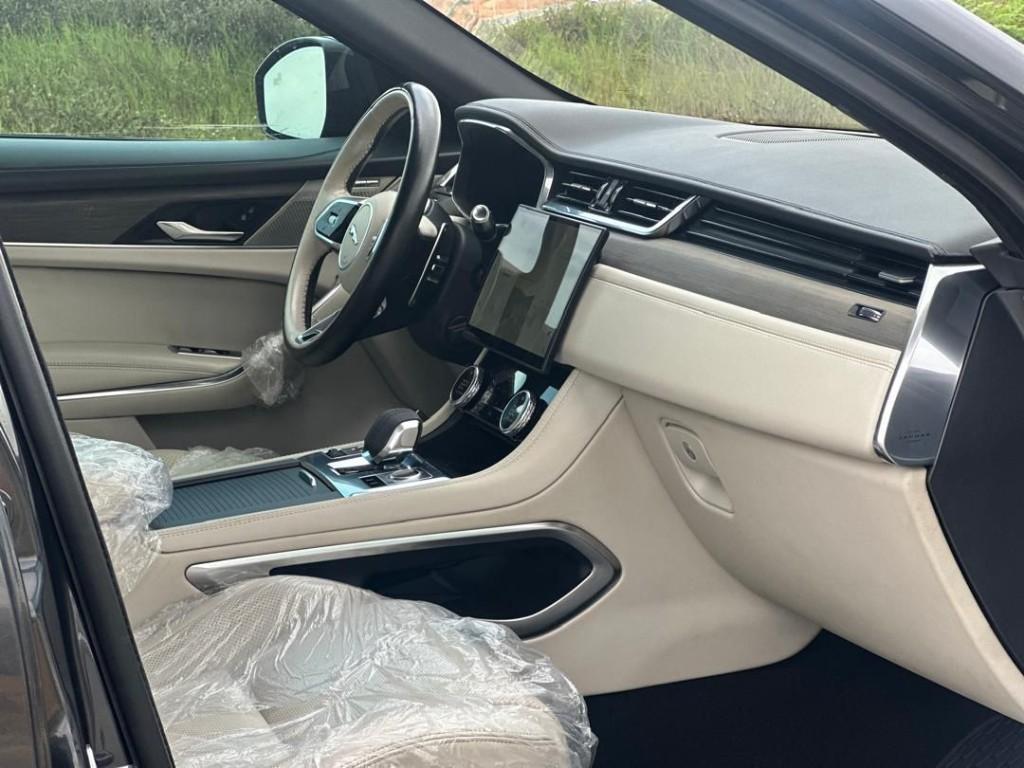 Vente d'une Range Rover Velar P340 S R-Dynamic Année 2022 à Abidjan - Photo 11
