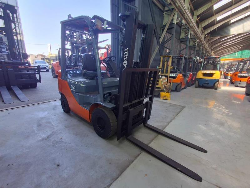 USED FORKLIFT AVAILABLE FOR SALE in Durban - Image 1