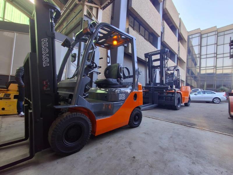 USED FORKLIFT AVAILABLE FOR SALE in Durban - Image 3