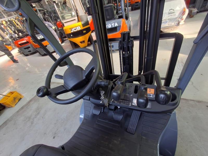 USED FORKLIFT AVAILABLE FOR SALE in Durban - Image 6