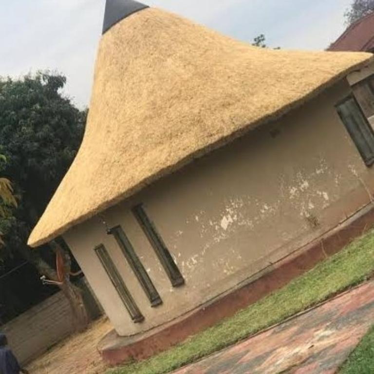 AM SPECIALIZE WITH THATCH ROOFING AND SWIMMING POOL in Centurion - Image 1