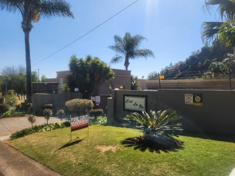 Townhouse 2753-ref-2973 for Rent in Roodekrans, Roodepoort in Krugersdorp - Image 1