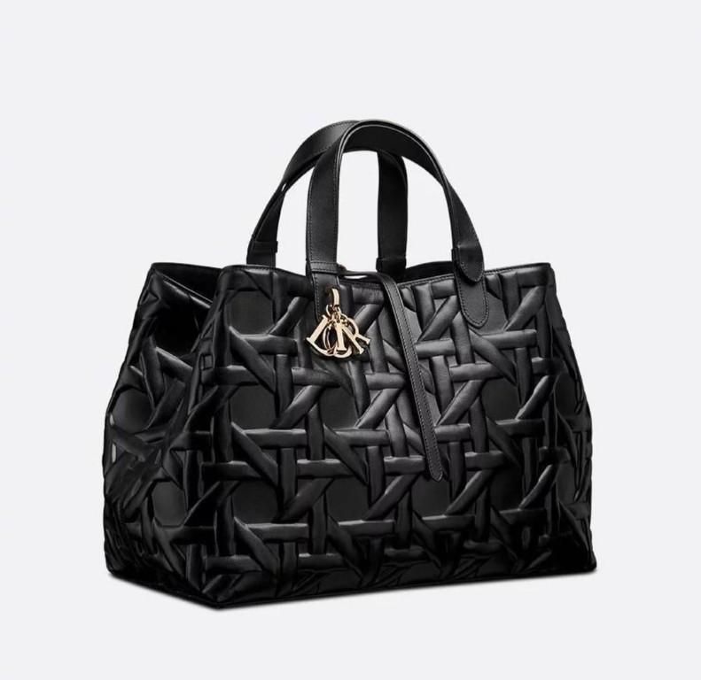 LADIES BAGS - GUESS in Ghana - Image 1