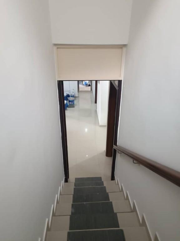 A LOUER UN DUPLEX DE 6 PIÈCES HAUT STANDING +PISCINE ATTOBAN à Abidjan - Photo 2