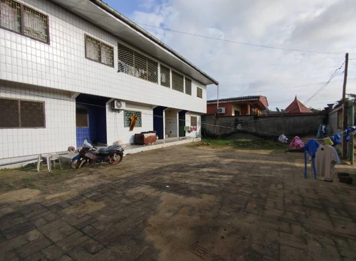 Immeuble R+1 a vendre a logbaba au Cameroun - Photo 1