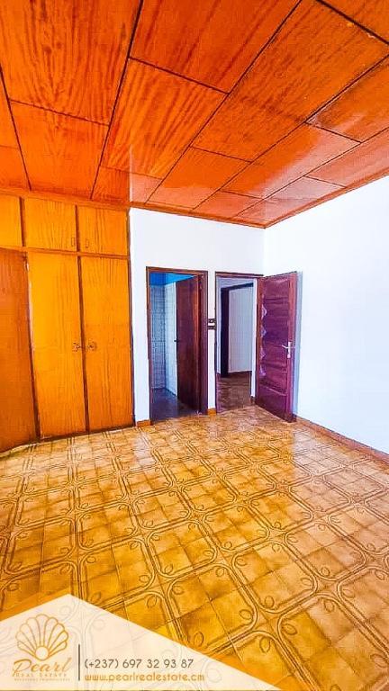 DUPLEX HAUT STANDING AVEC PISCINE ET JARDIN À LOUER – BASTOS au Cameroun - Photo 3