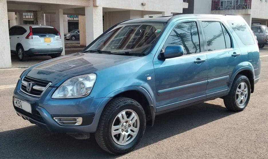 Honda CRV with sunroof, very clean in Nairobi - Image 1