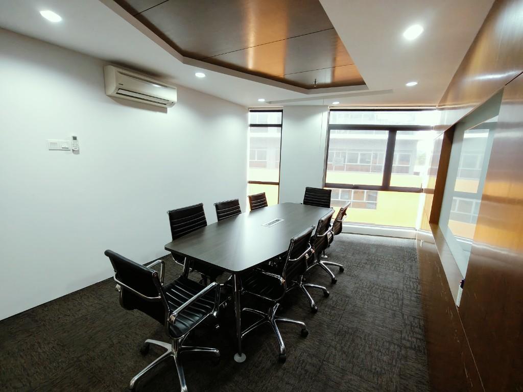 Modern Start-Up Office with Internet Access in SetiaWalk in Puchong New Village - Image 7