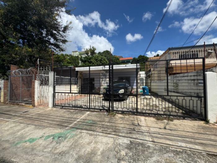 CASA COMERCIAL EN VENTA EN ALMA ROSA I en La Victoria - Imagen 1