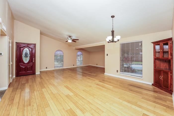 Charming 3-Bedroom Home with Pool in Plano - Image 5