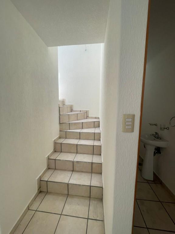 CASA EN RENTA EN PRIVADA, RESIDENCIAL LAS FUENTES. TOLUCA, MEX. en México - Imagen 8