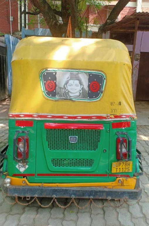 Bajaj RE CNG Auto Rickshaw in Kanpur - Image 2