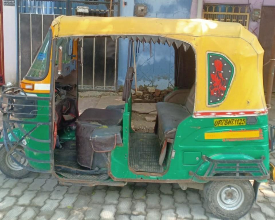 Bajaj RE CNG Auto Rickshaw in Kanpur - Image 4