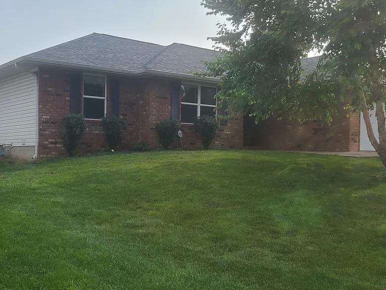 House for Rent in Springfield, Missouri, Ref# 202101723 in Eugene - Image 1