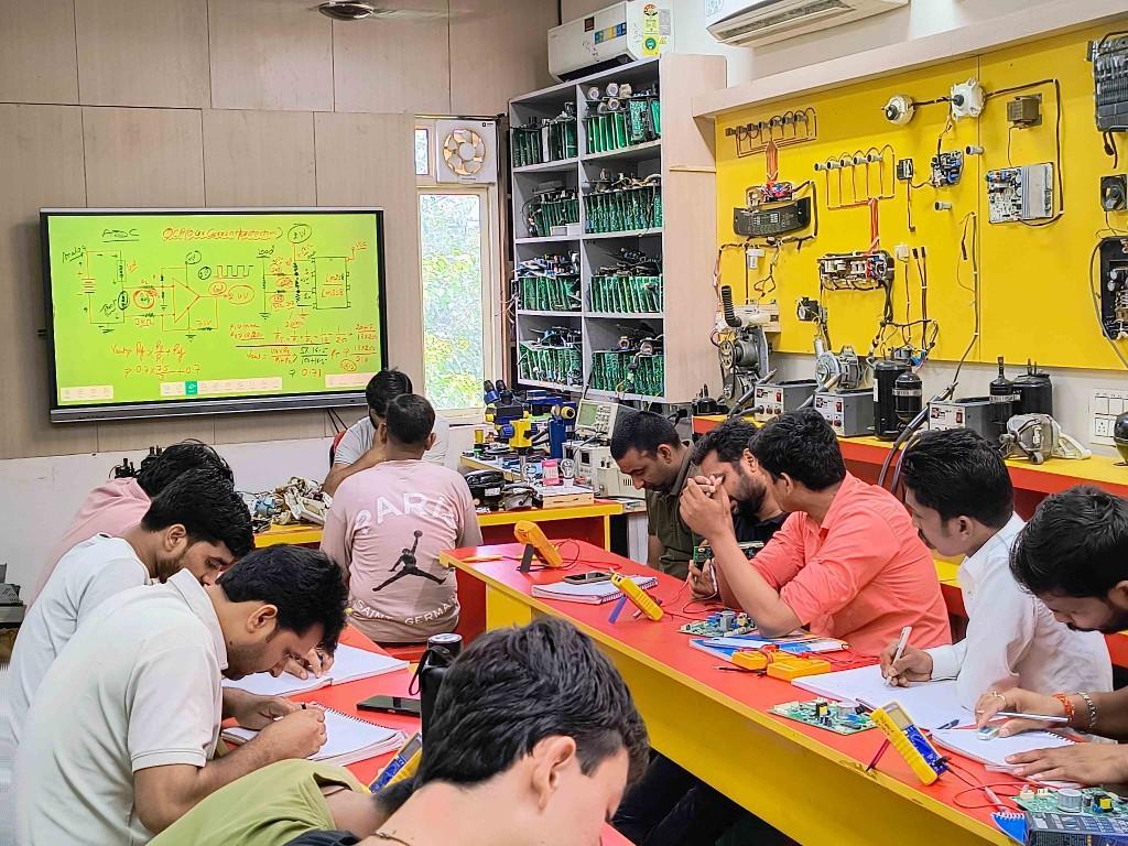 Enroll in AC PCB Repairing Course | Multitech Institute Delhi in India - Image 3