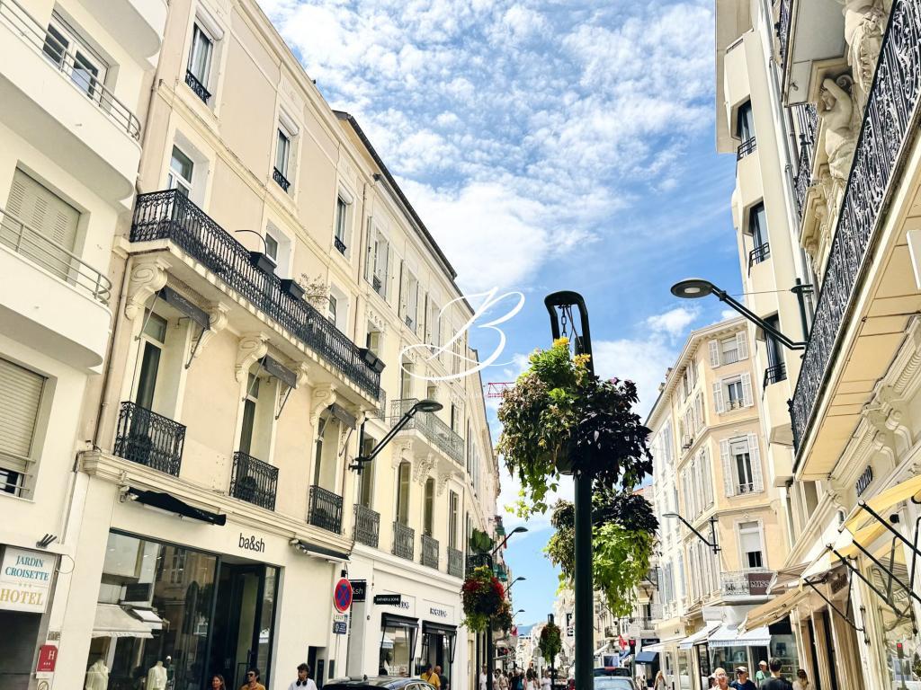 APPARTEMENT RUE D'ANTIBES - 3 PIÈCES à Cannes - Photo 1