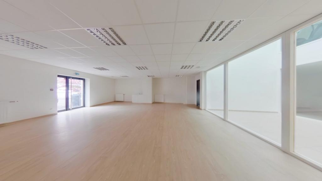 Local professionnel à Saint-Étienne - Photo 1