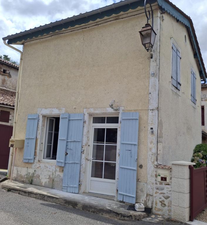 MAISON DE VILLAGE A RENOVER à Angoulême - Photo 1