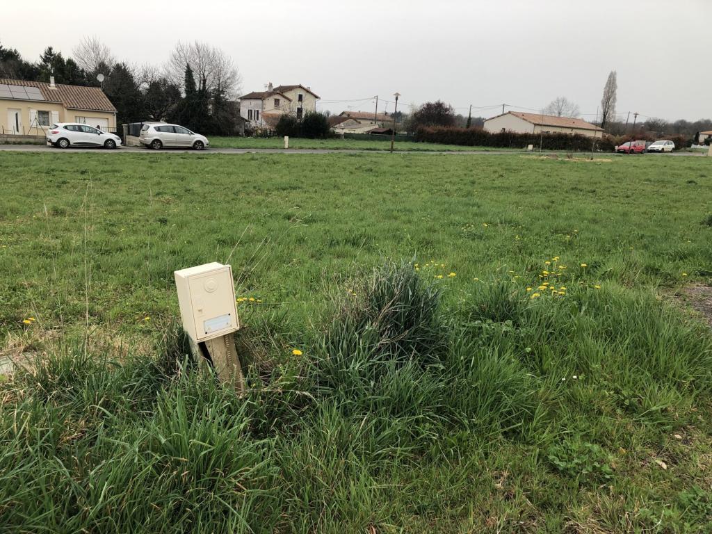 TERRAIN CONSTRUCTIBLE VIABILISE à Angoulême - Photo 1