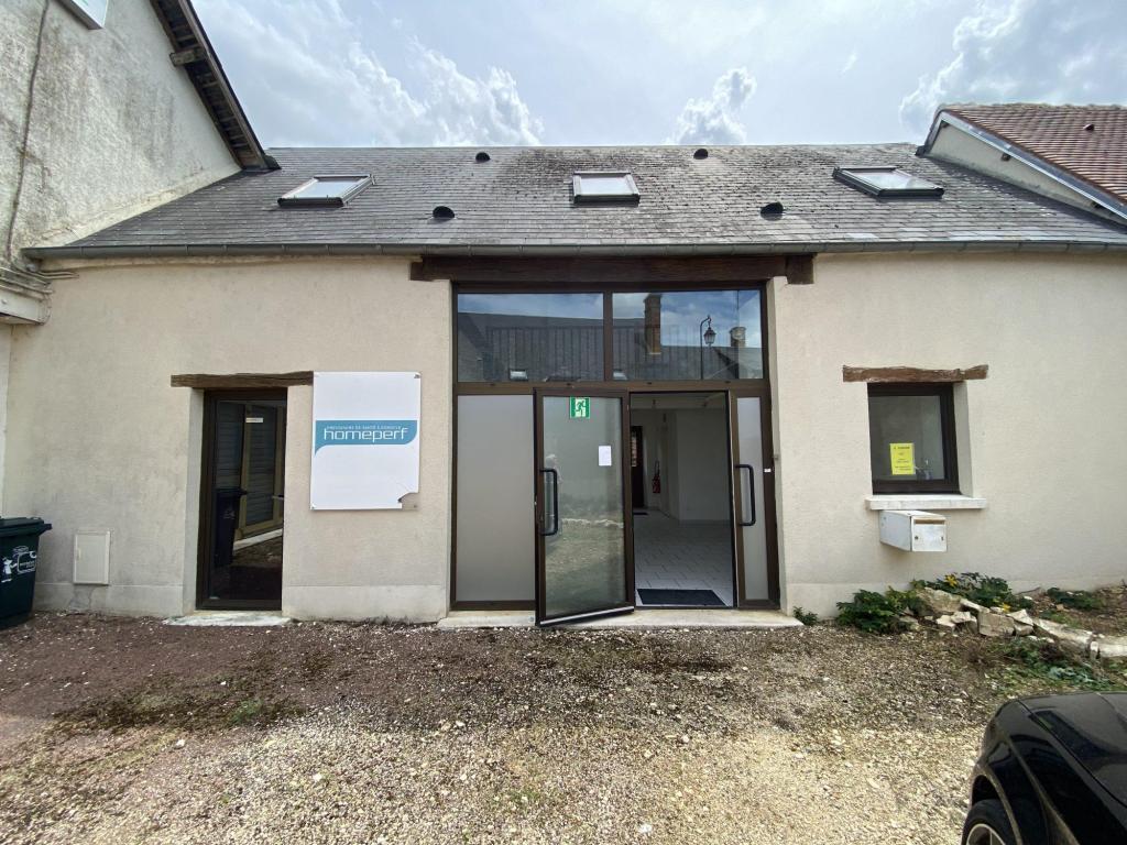 LOCAL PROFESSIONNEL à Bourges - Photo 1