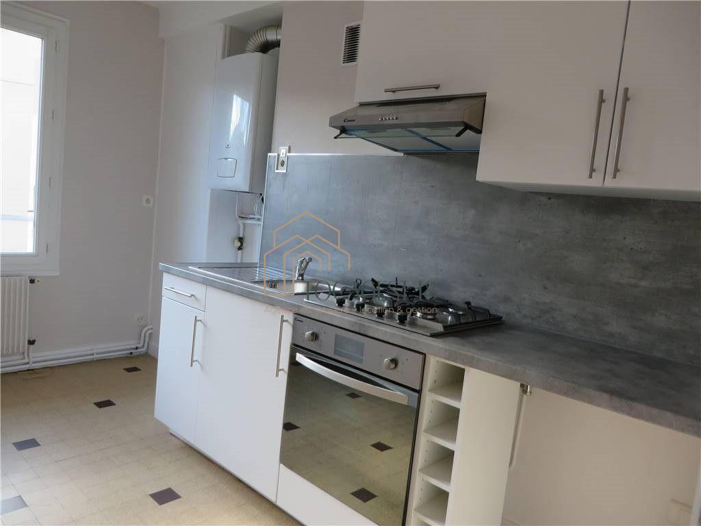 APPARTEMENT TYPE 2 AVEC GARAGE PRIVATIF à Bourges - Photo 1