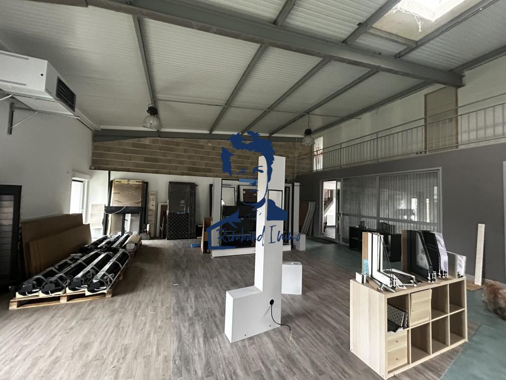 Local professionnel à Charleville-Mézières - Photo 1