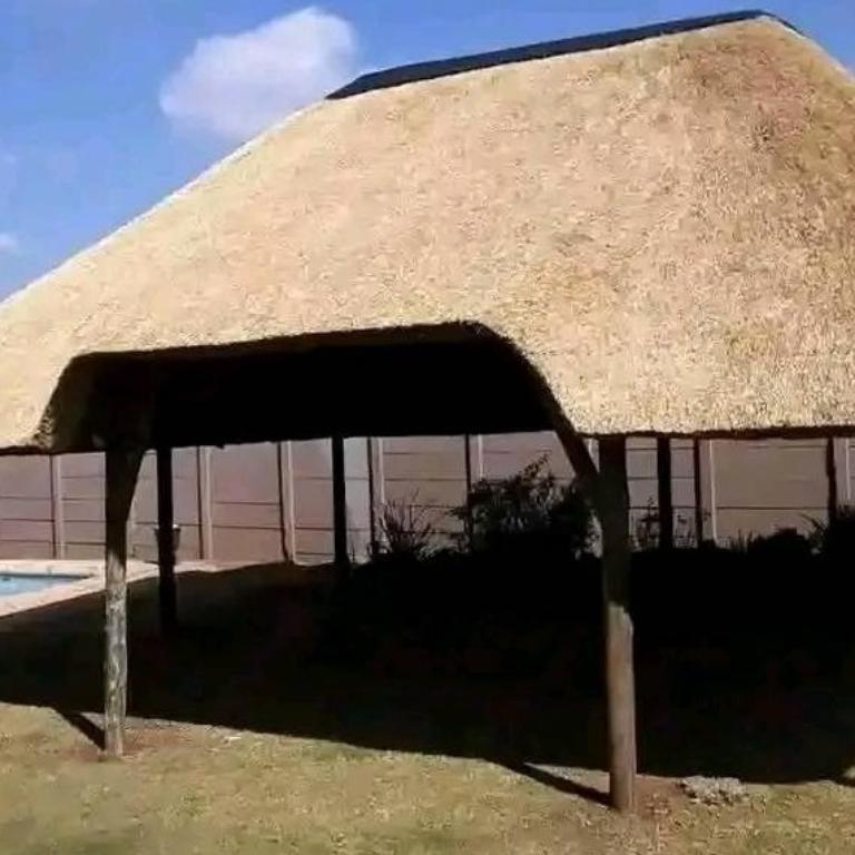THATCH ROOFING AND SWIMMING POOL in Springs - Image 1