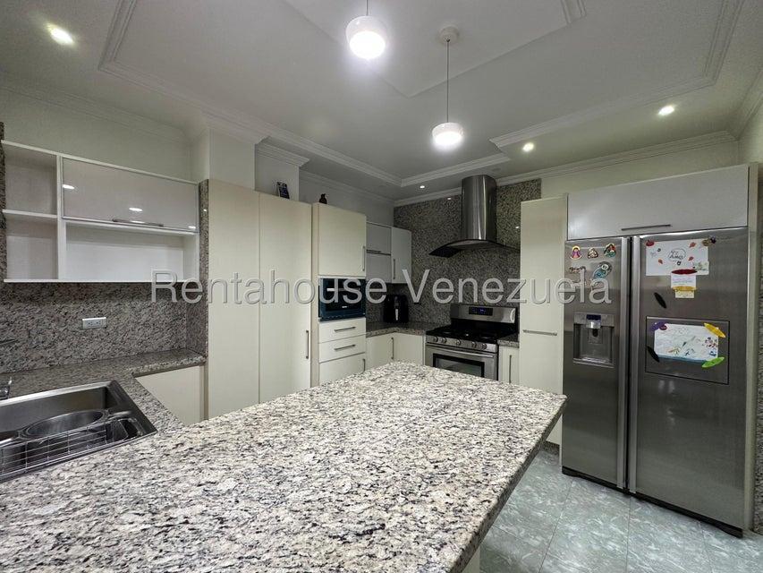26-4610 Apartamento remate 177m en maracay en Venezuela - Imagen 4