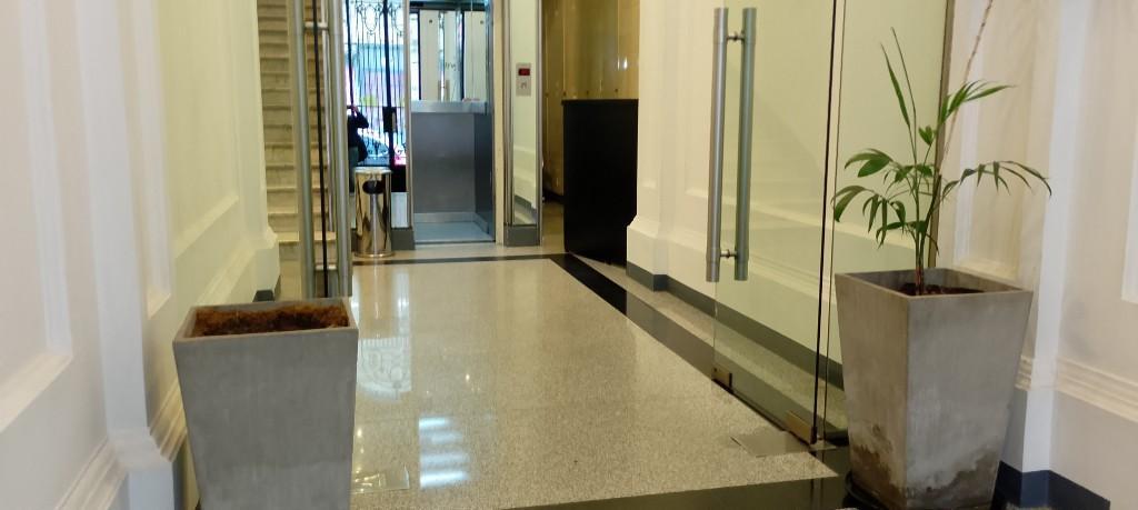 OFICINA VENTA EN PRESTIGIOSO EDIFICIO en Munro - Imagen 1