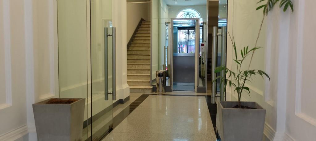 OFICINA VENTA EN PRESTIGIOSO EDIFICIO en Munro - Imagen 3