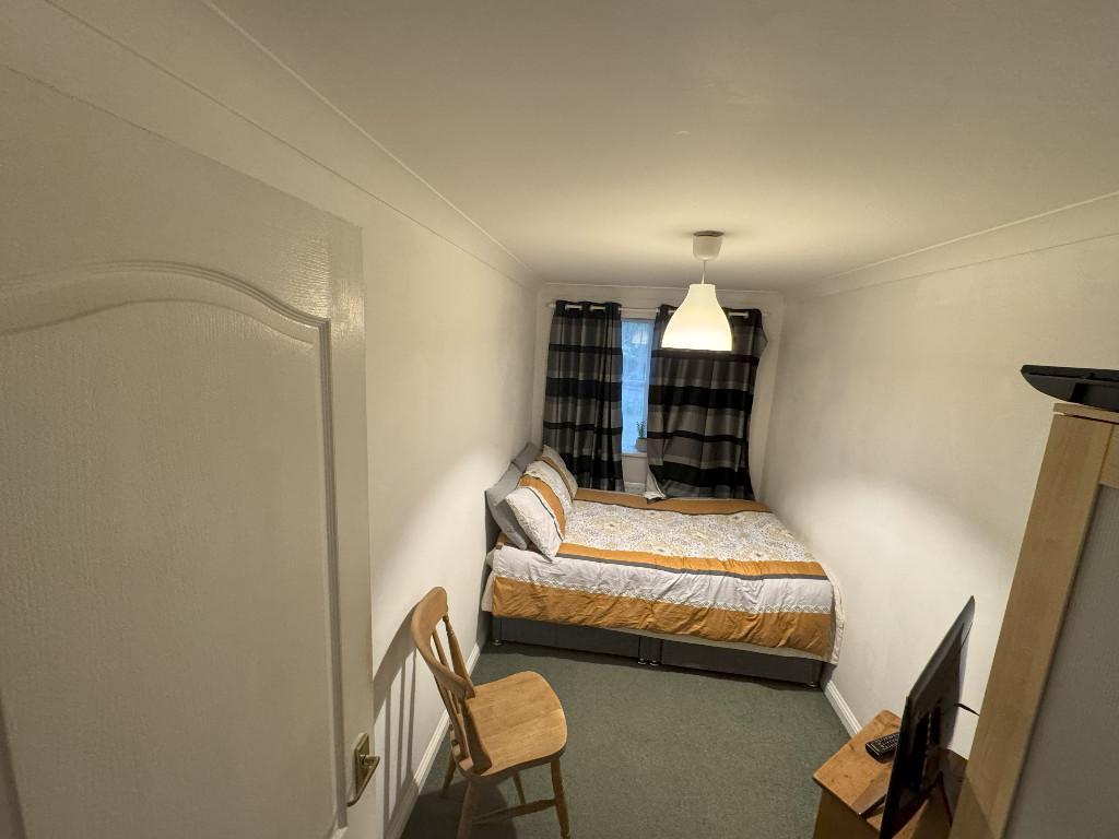 A friendly flat needs a like minded flatmate in Hounslow - Image 4
