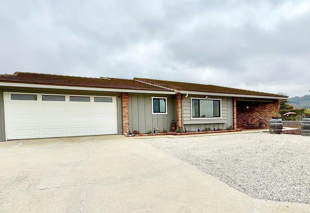 House for Rent in Fallbrook, California, Ref# 202102259 in Oceanside - Image 1