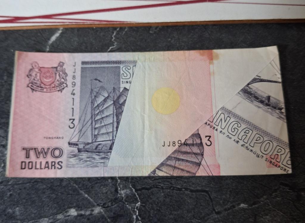 Error notes currency in Singapore - Image 1