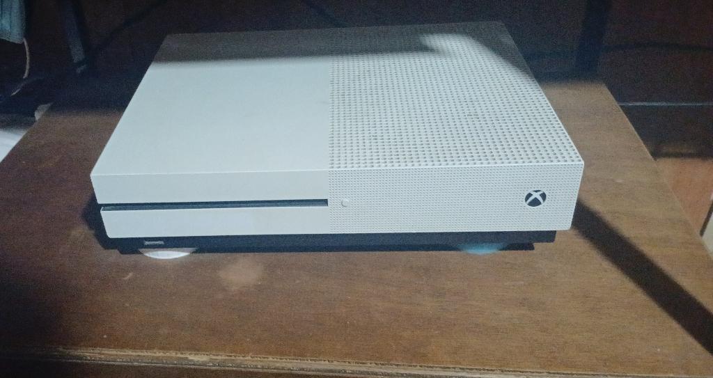 Xbox One S Semi nueva en Querétaro (QRO) - Imagen 1